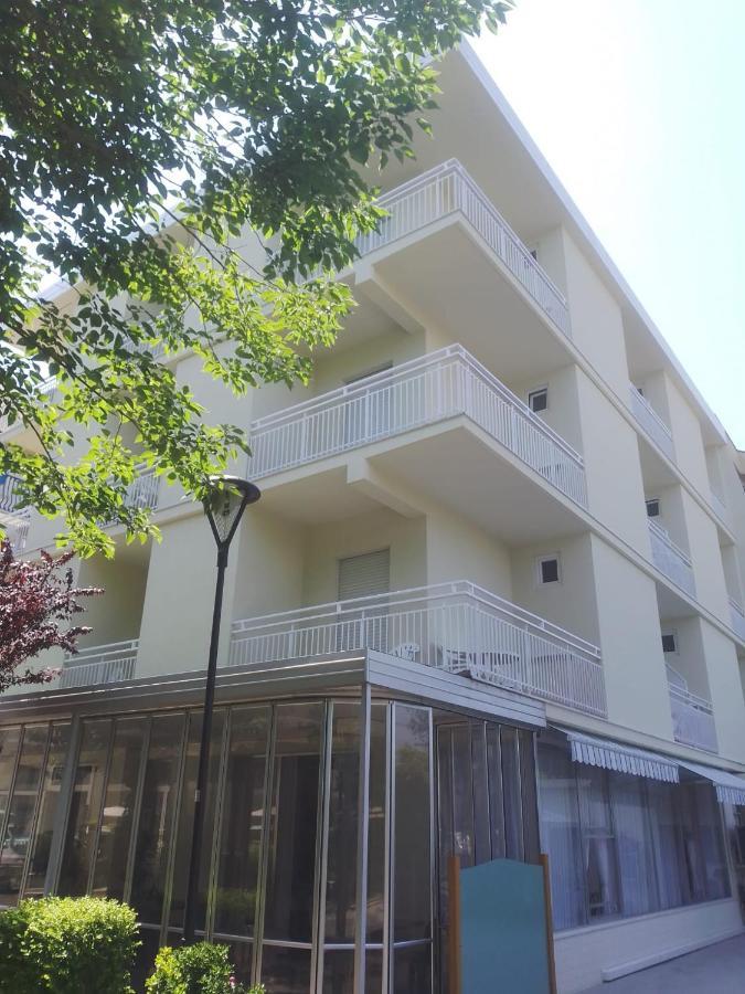 B&B - Meuble' - Hotel " Cordiale " Misano Adriatico Exterior foto