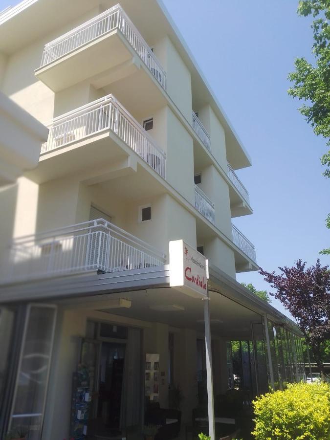 B&B - Meuble' - Hotel " Cordiale " Misano Adriatico Exterior foto