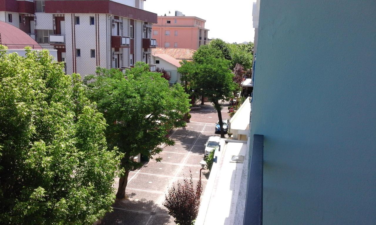 B&B - Meuble' - Hotel " Cordiale " Misano Adriatico Exterior foto